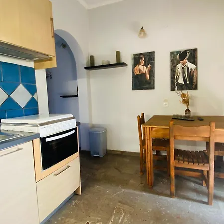 Costa's Steak House Apartment