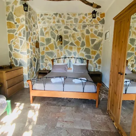 Costa's Steak House Apartment